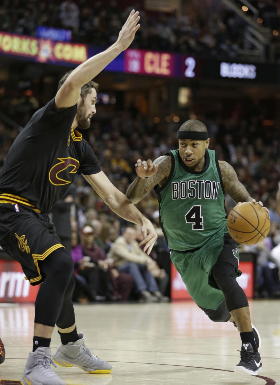 围绕着他担 围绕着他担